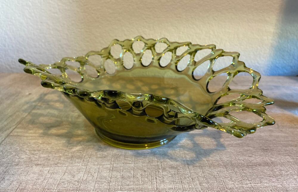 Vintage Westmoreland Avocado Green Doric Centerpiece Bow with Laced Edge